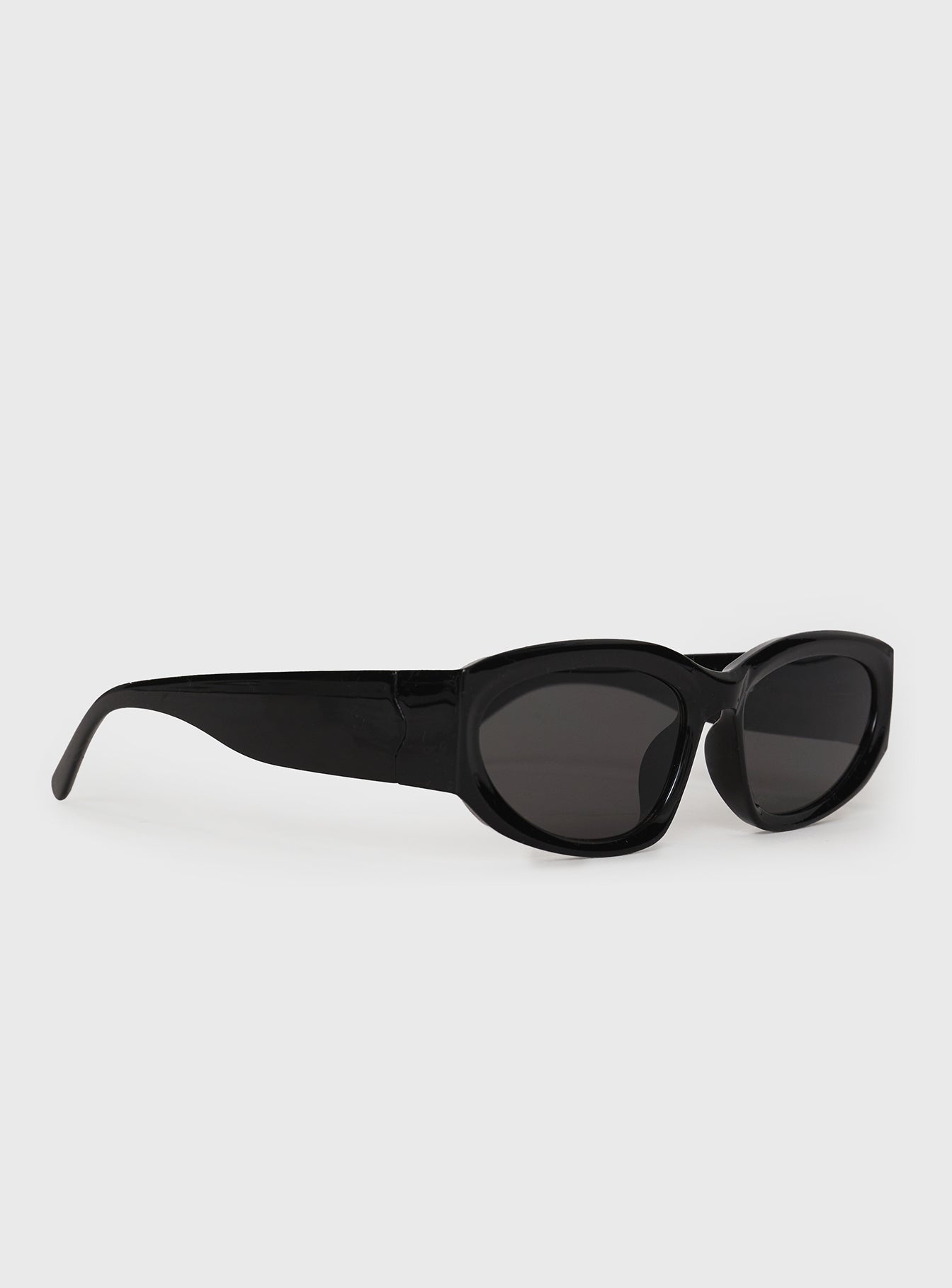 Maceline Sunglasses Black women's sunglasses by Ellevoria