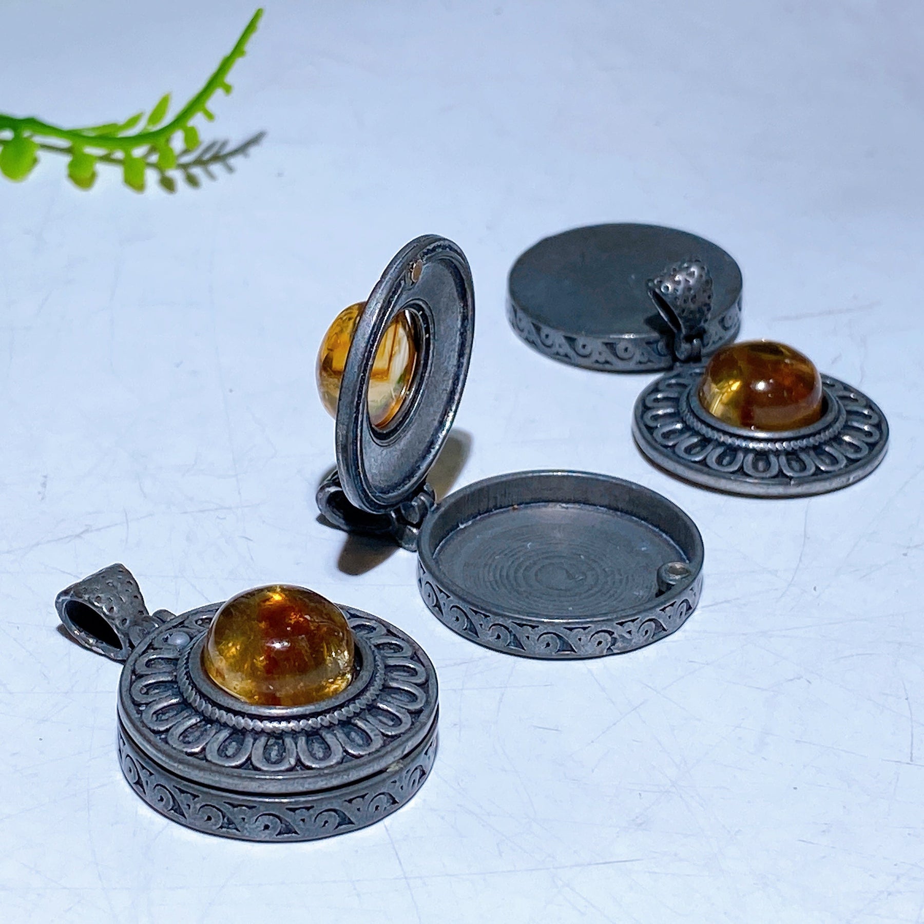25mm Vintage Silver Metal Citrine Pendant