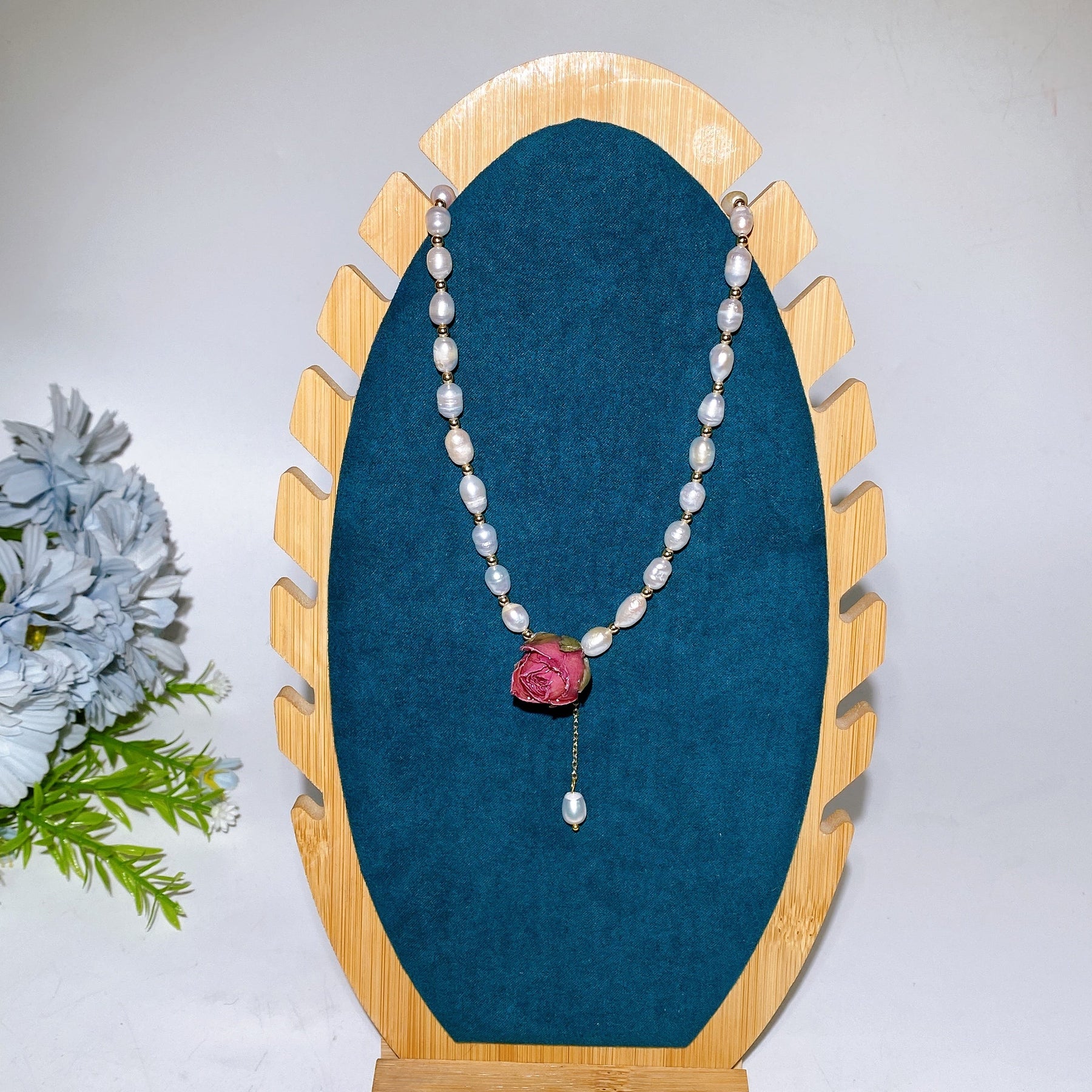 28cm Natural Water Pearl with Natural Rose Necklace