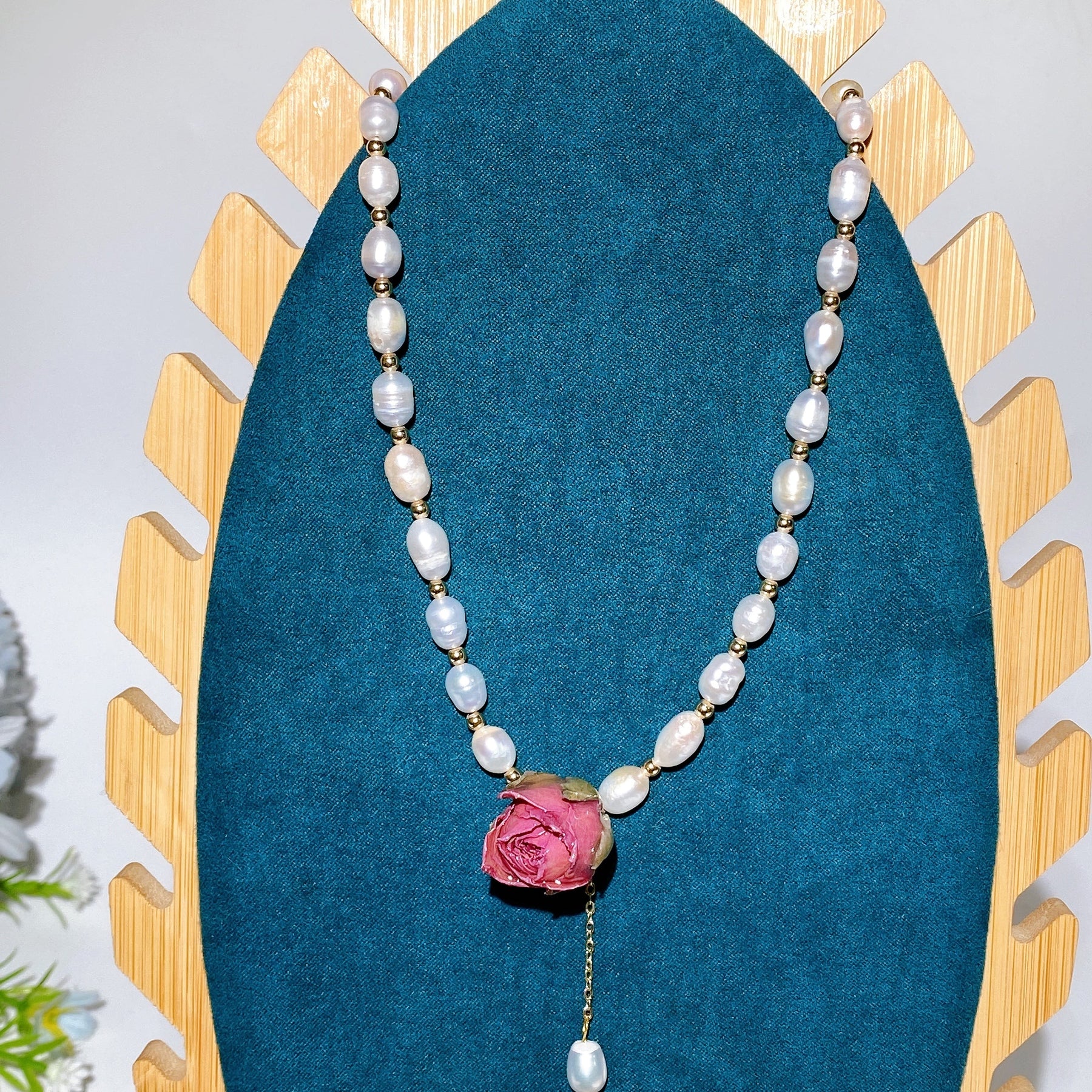 28cm Natural Water Pearl with Natural Rose Necklace