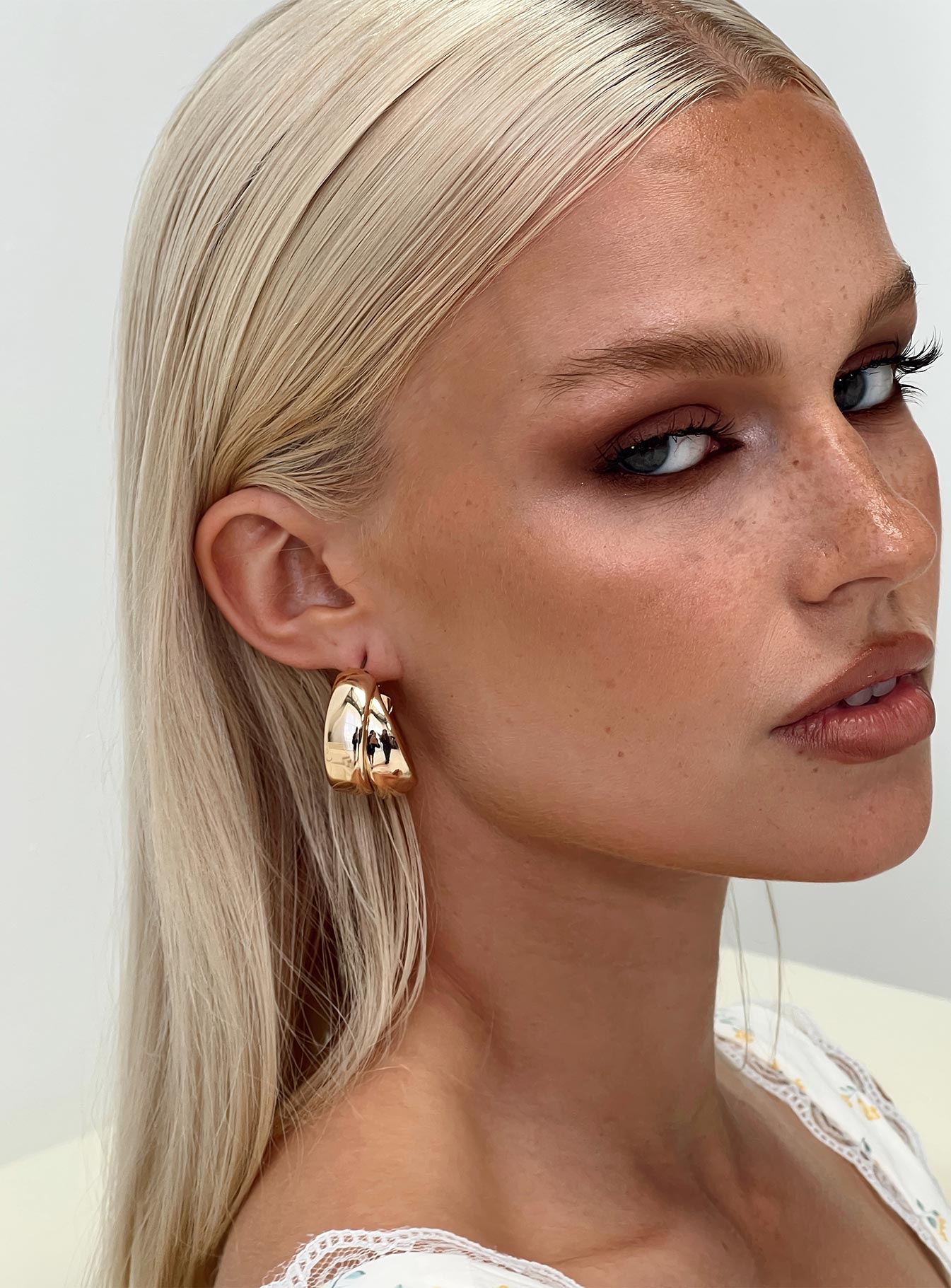 Zaveri Earrings Gold women's earrings by Ellevoria