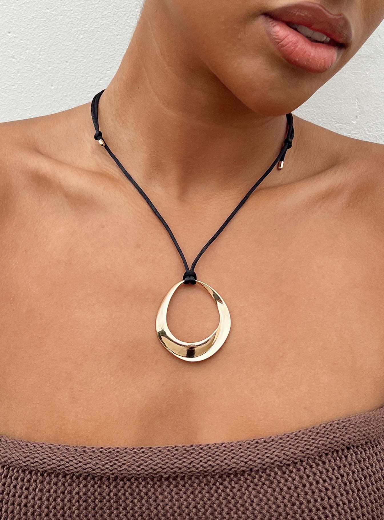 Zakai Necklace Gold women's necklace by Ellevoria