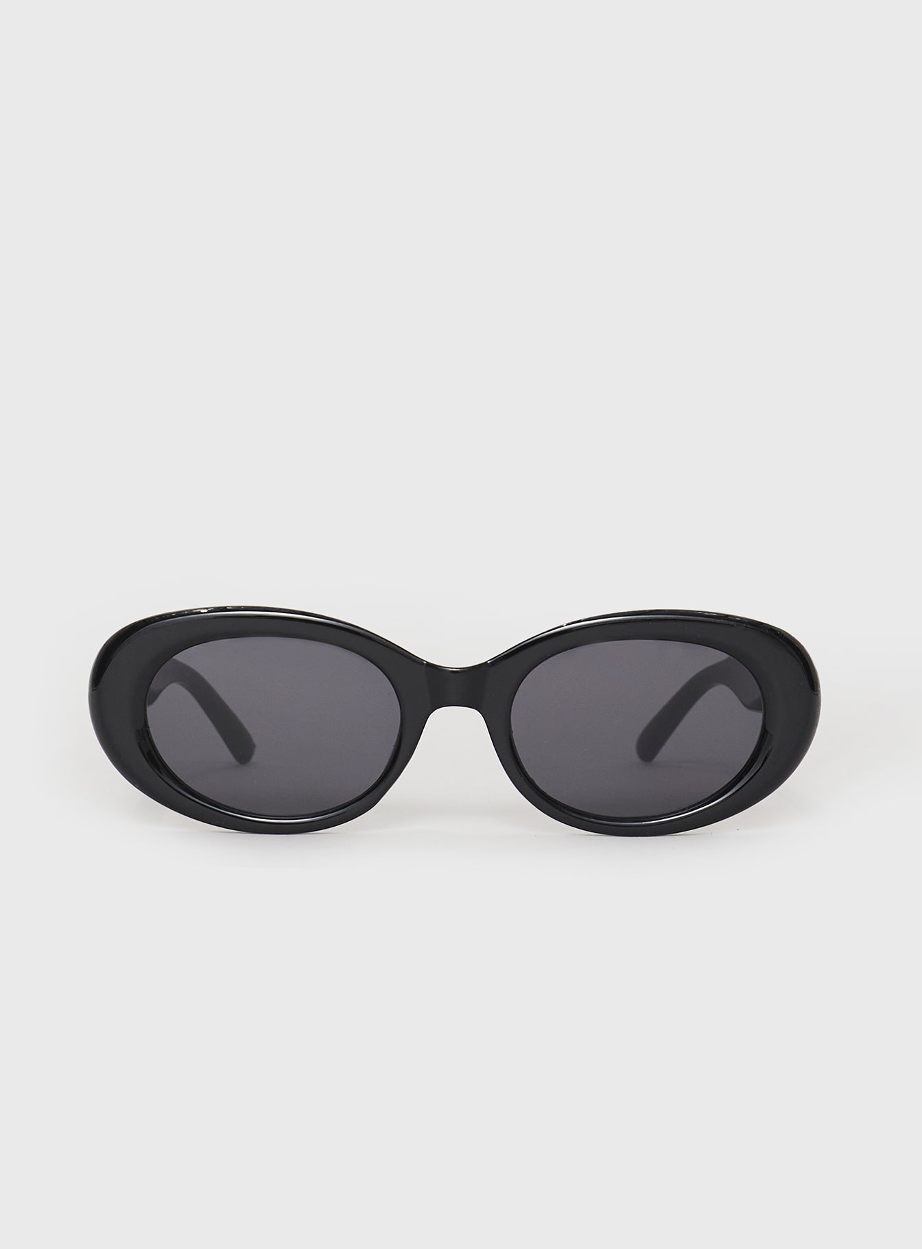 Streep Sunglasses Black women's sunglasses by Ellevoria