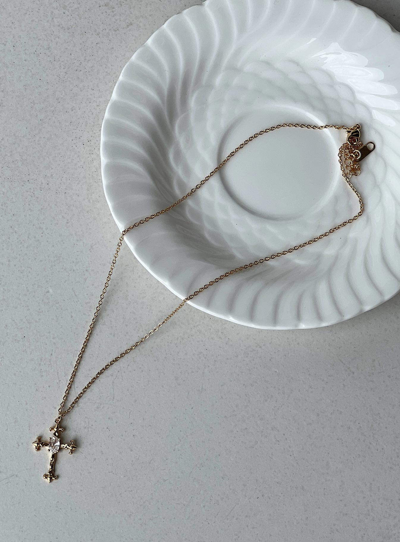Brassie Necklace Gold women's necklace by Ellevoria