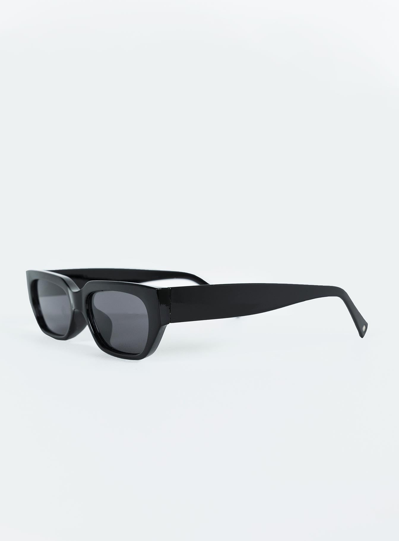 Winnick Sunglasses Black women's sunglasses by Ellevoria