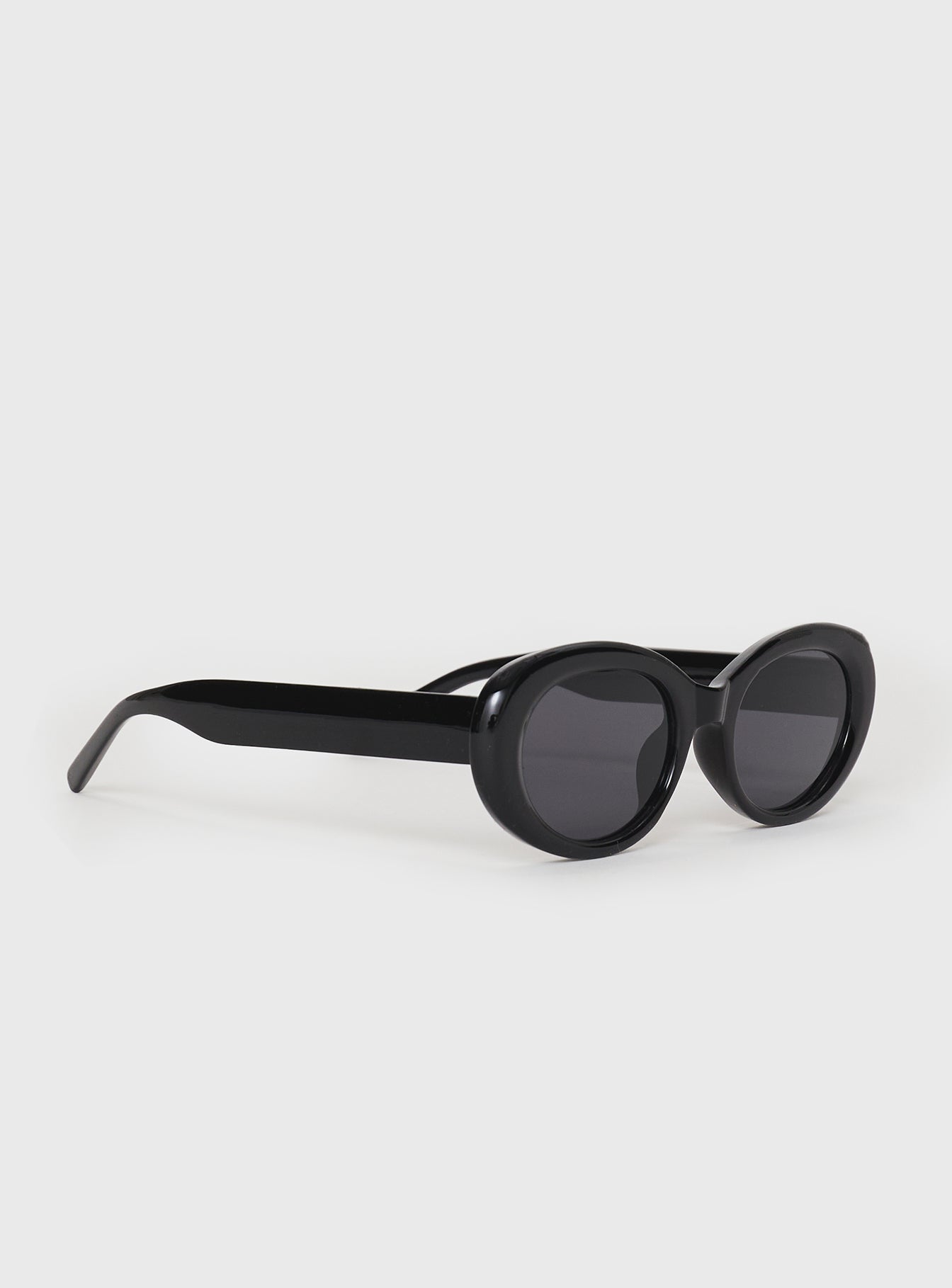 Streep Sunglasses Black women's sunglasses by Ellevoria