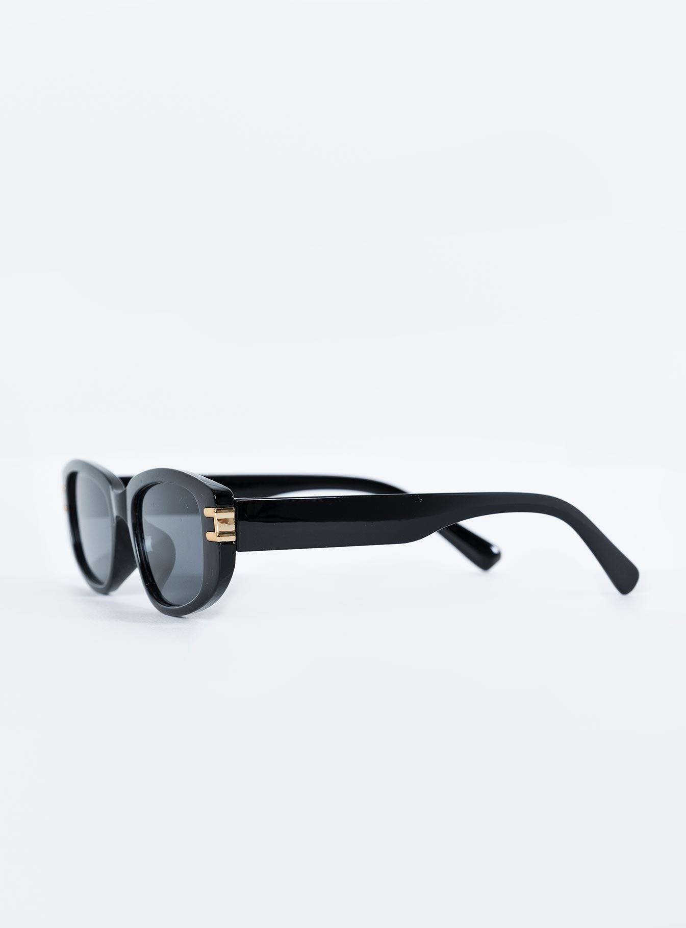 Brunz Sunglasses Black women's sunglasses by Ellevoria