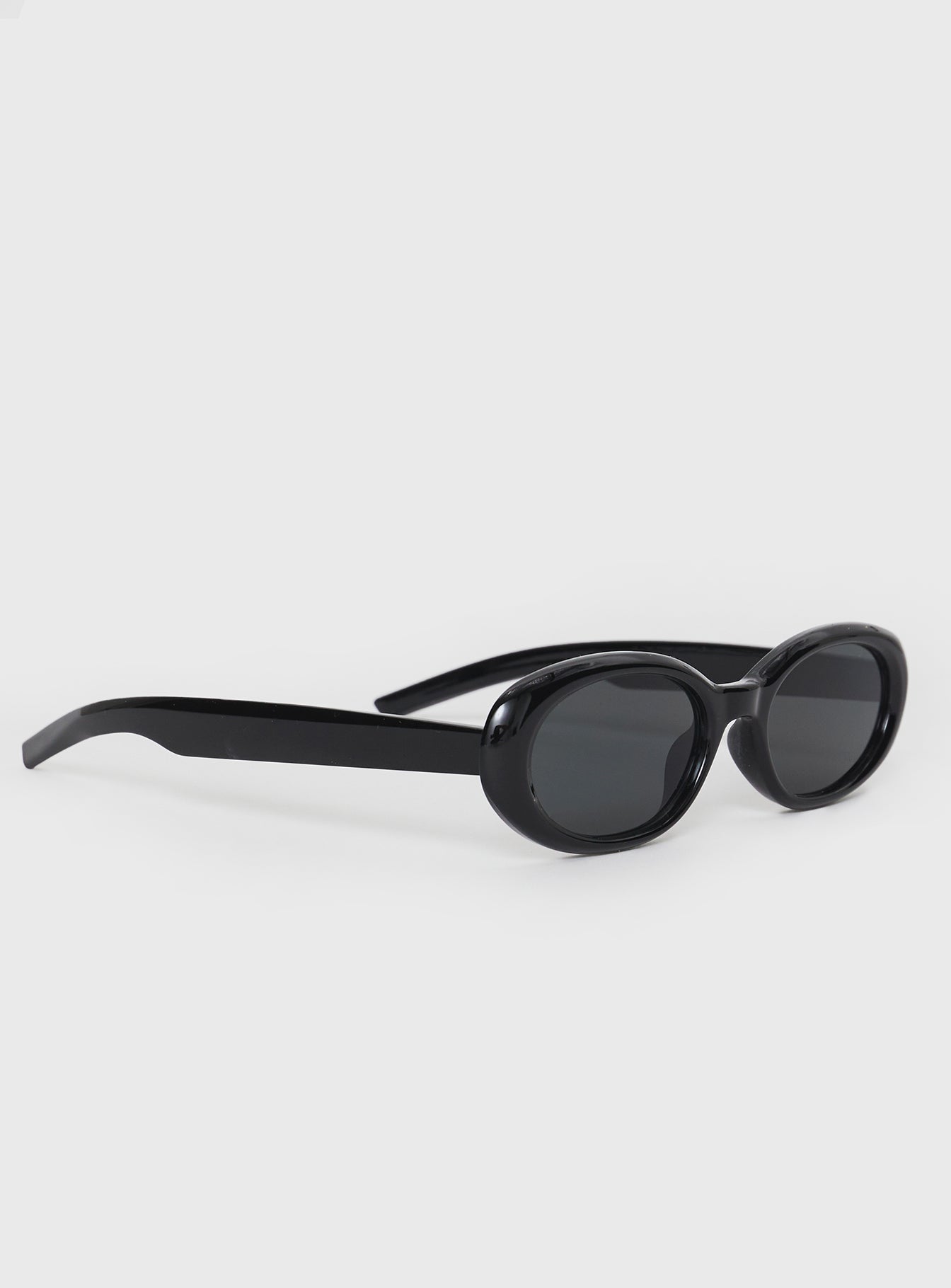 Cassianer Sunglasses Black women's sunglasses by Ellevoria