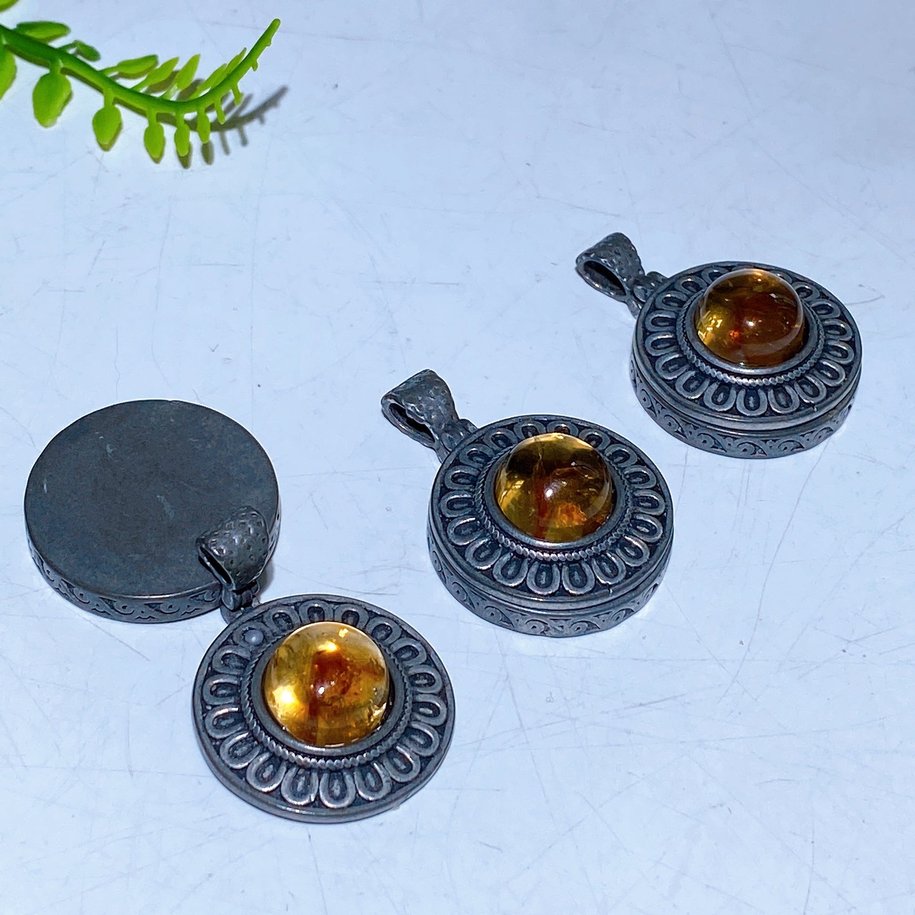 25mm Vintage Silver Metal Citrine Pendant