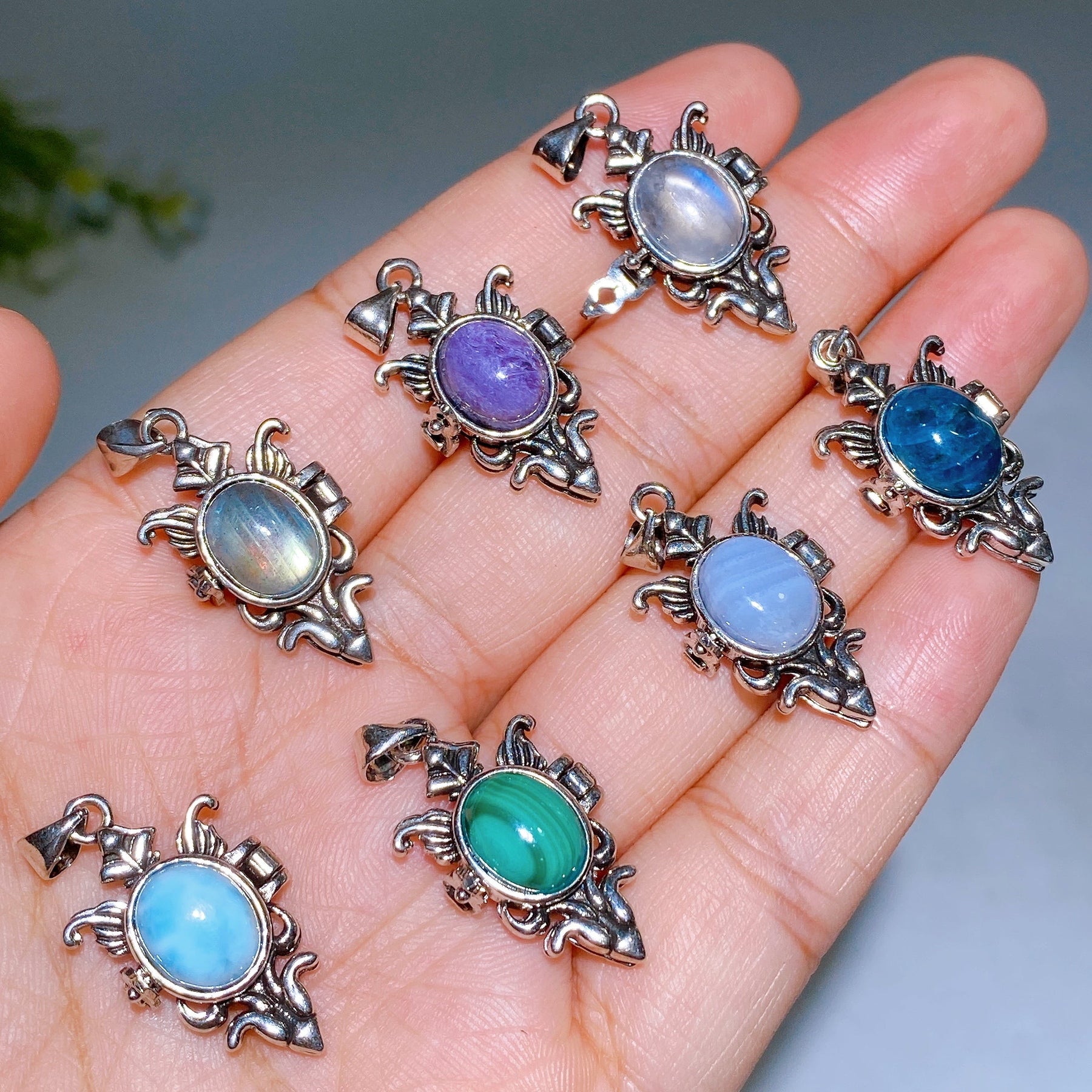 25mm Multi-Material Natural Crystal Pendant