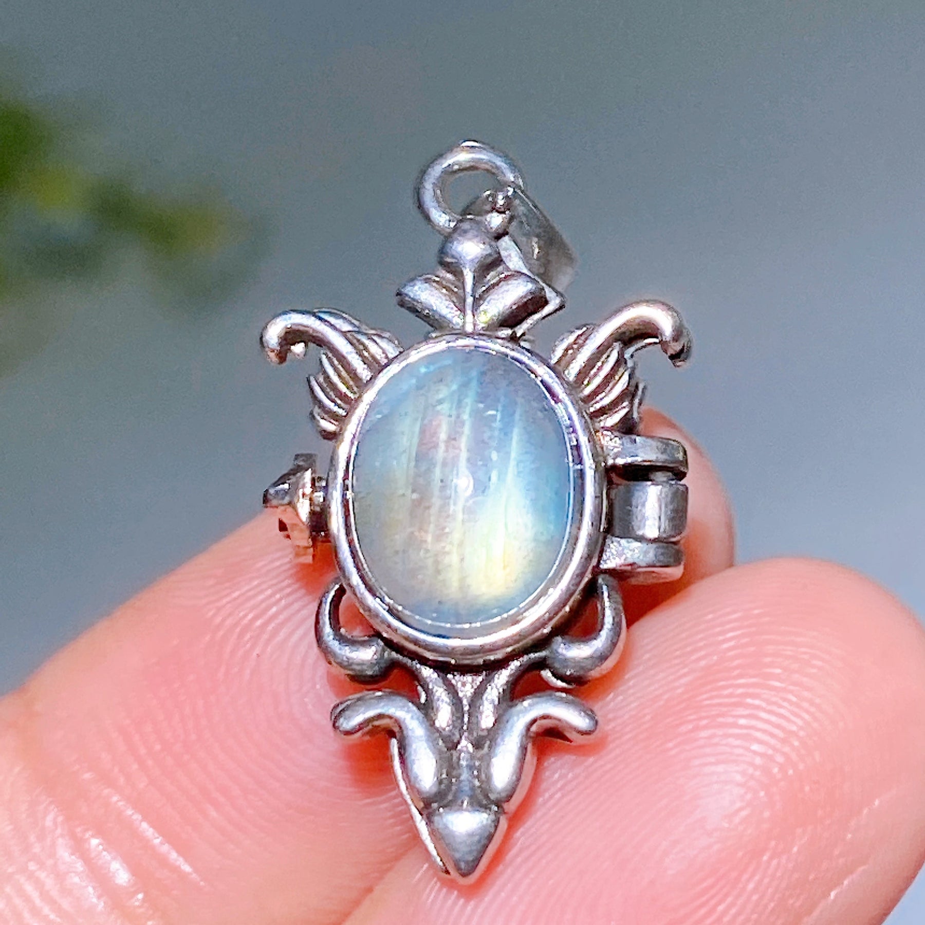25mm Multi-Material Natural Crystal Pendant