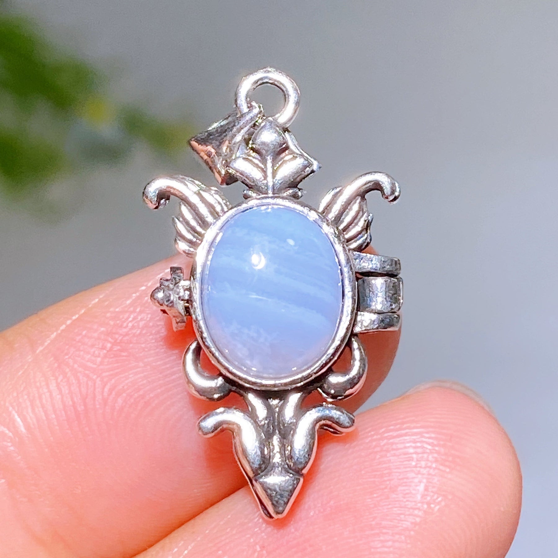 25mm Multi-Material Natural Crystal Pendant