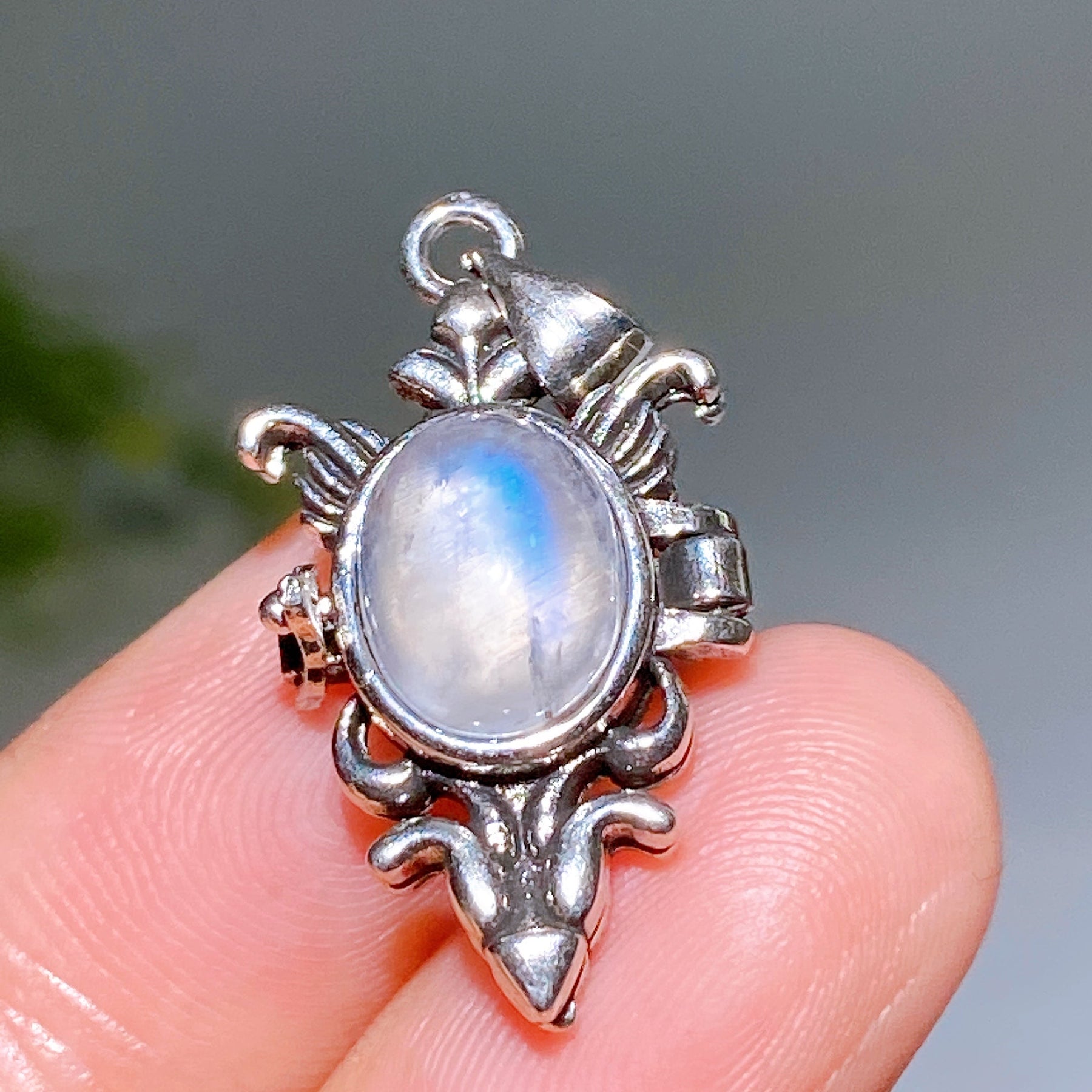 25mm Multi-Material Natural Crystal Pendant