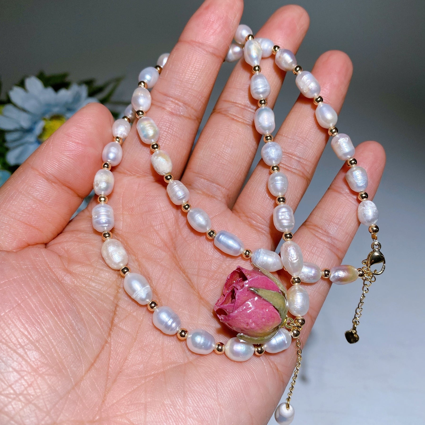 28cm Natural Water Pearl with Natural Rose Necklace
