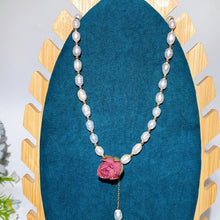 28cm Natural Water Pearl with Natural Rose Necklace