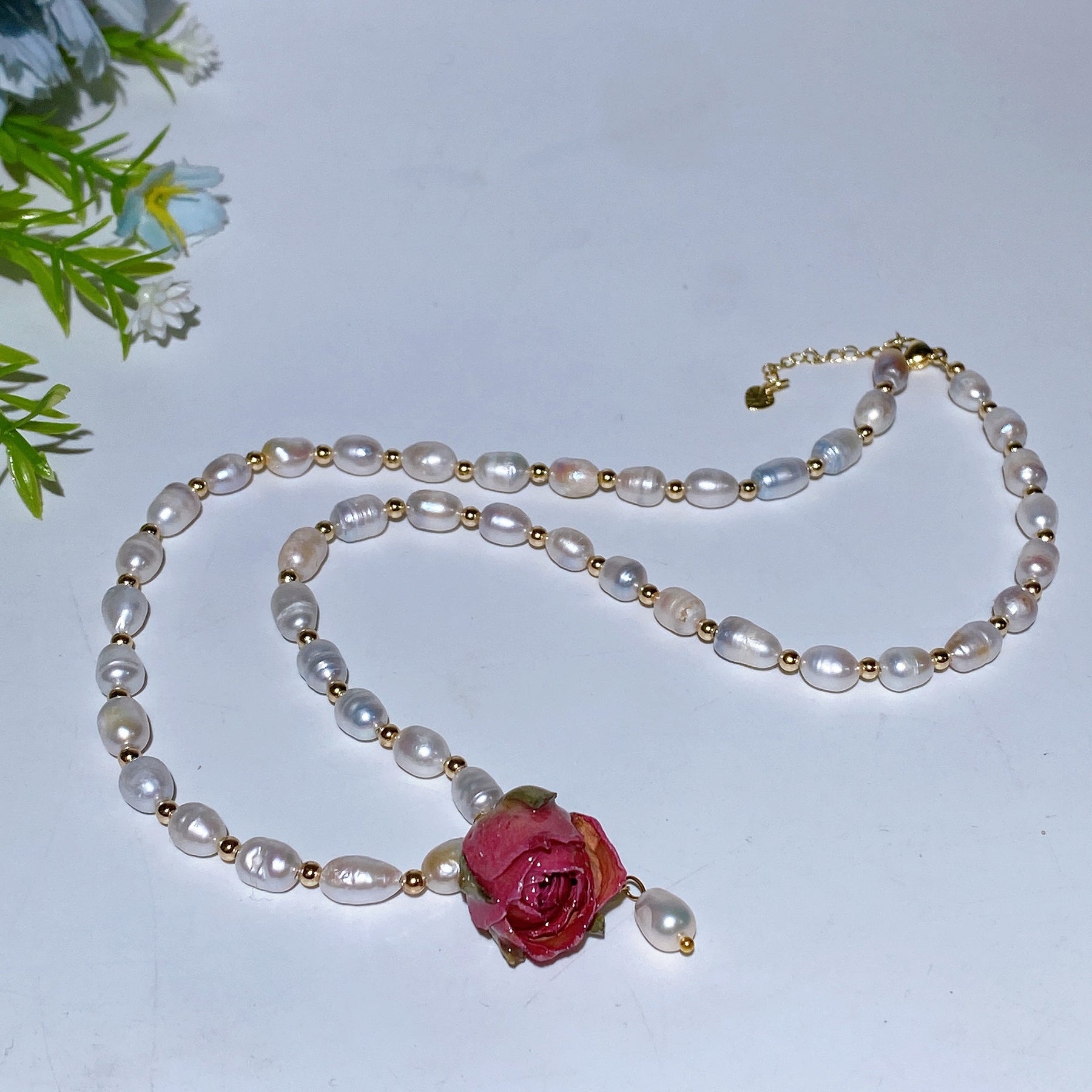 28cm Natural Water Pearl with Natural Rose Necklace