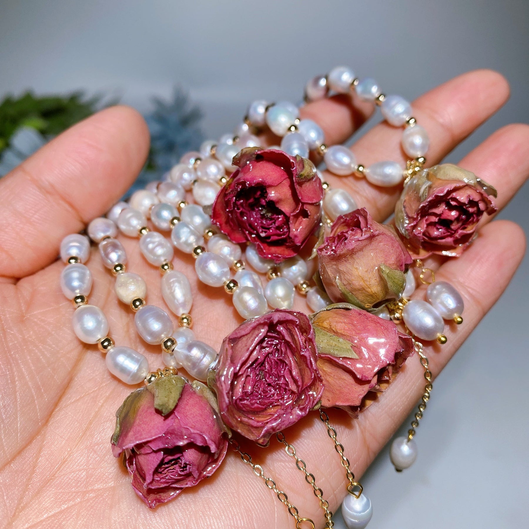 28cm Natural Water Pearl with Natural Rose Necklace