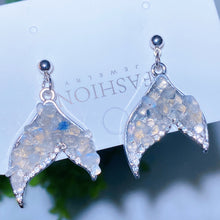 Alloy Metal Crystal Chips Fish Tail Design Earrings