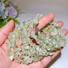 Crystal Chips Bracelet with Flower Decor
