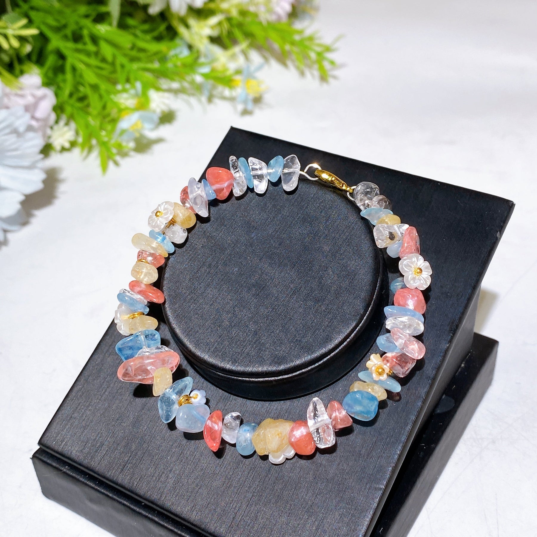 Crystal Chips Bracelet with Flower Decor